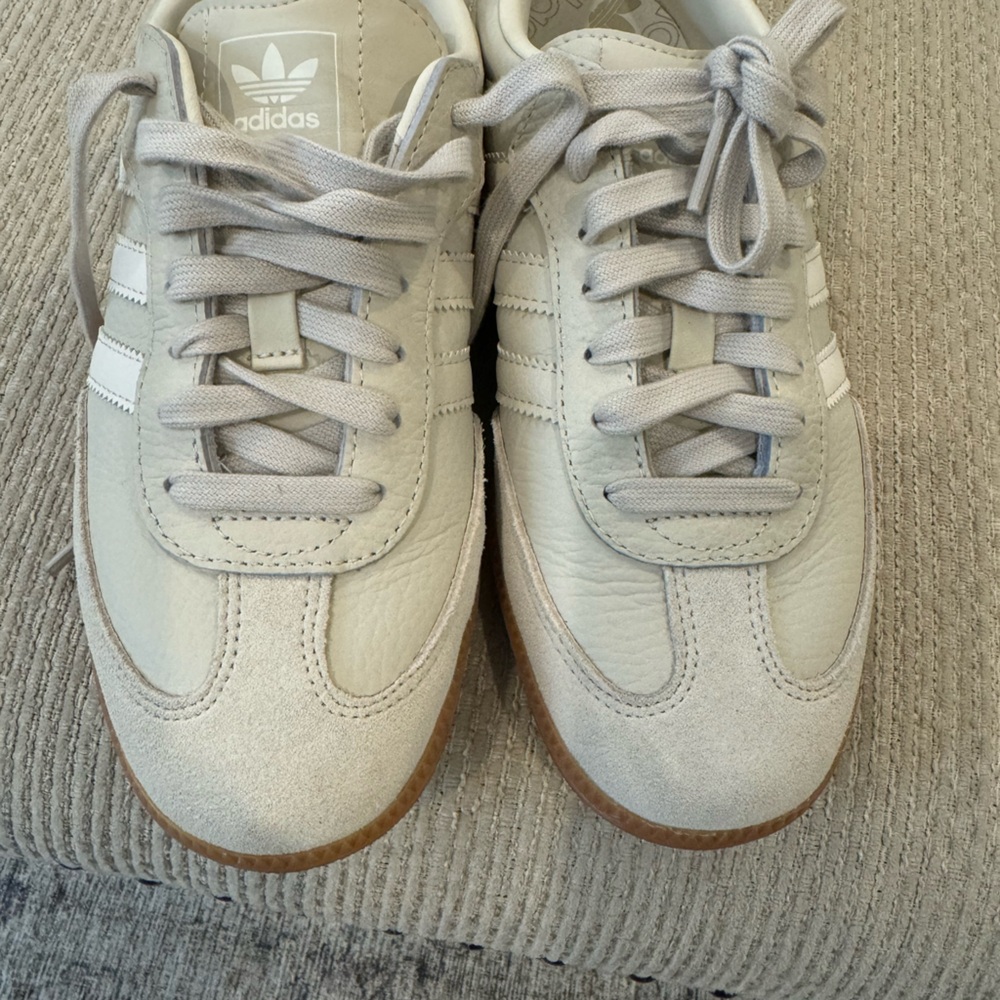 Adidas Sambas in beautiful cream color!